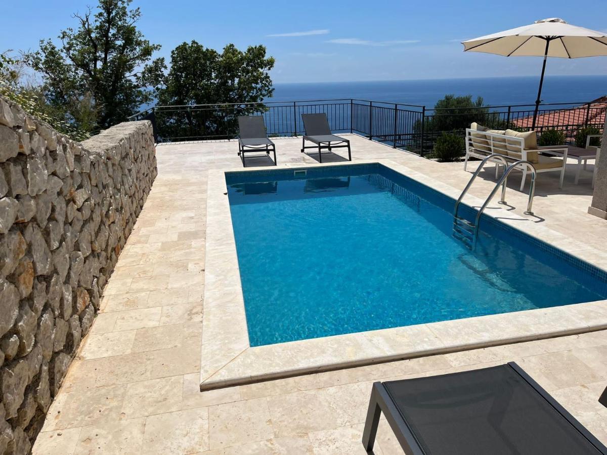 Family Vacation Rezevici Villa *